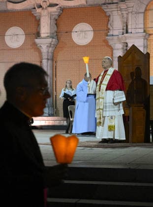 Pope Leo XIV Joins Candlelight Procession at Lourdes Shrine - France Pope Leo XIV leads the Holy Rosary and candlelight procession at the Shrine of Our Lady of Lourdes in France on September 27, 2026 on the third day of his four-day Apostolic Journey to France. Photo by (EV) Simone Risoluti Vatican Media ABACAPRESS.COM Lourdes France  Copyright: xABACAx