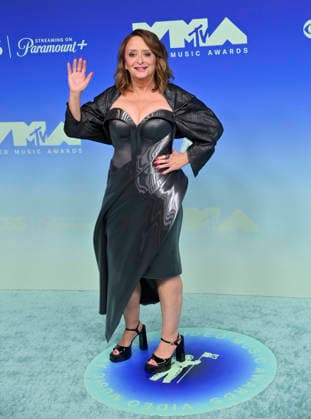 Rachel Dratch arrives on the red carpet at the 2026 MTV Video Music Awards VMA s at the Peacock Theater in Los Angeles on Sunday, September 27, 2026.  LAP20260927516 JIMxRUYMEN