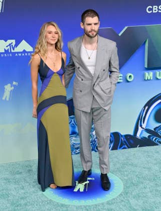 Isabel May and David Corenswet arrive on the red carpet at the 2026 MTV Video Music Awards VMA s at the Peacock Theater in Los Angeles on Sunday, September 27, 2026.  LAP20260927468 JIMxRUYMEN