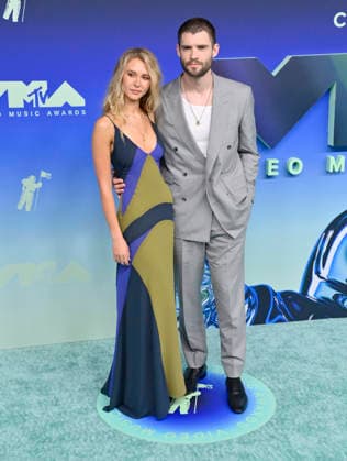 Isabel May and David Corenswet arrive on the red carpet at the 2026 MTV Video Music Awards VMA s at the Peacock Theater in Los Angeles on Sunday, September 27, 2026.  LAP20260927469 JIMxRUYMEN