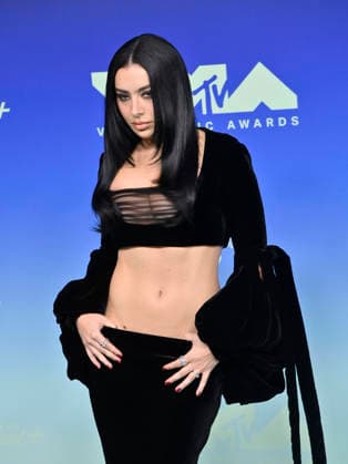 Charli xcx arrives on the red carpet at the 2026 MTV Video Music Awards VMA s at the Peacock Theater in Los Angeles on Sunday, September 27, 2026.  LAP20260927510 JIMxRUYMEN