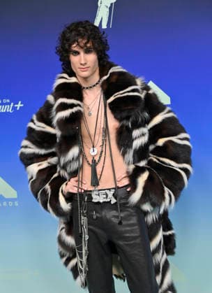 Sombr arrives on the red carpet at the 2026 MTV Video Music Awards VMA s at the Peacock Theater in Los Angeles on Sunday, September 27, 2026.  LAP20260927518 JIMxRUYMEN