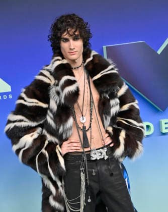 Sombr arrives on the red carpet at the 2026 MTV Video Music Awards VMA s at the Peacock Theater in Los Angeles on Sunday, September 27, 2026.  LAP20260927519 JIMxRUYMEN