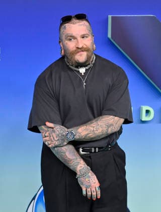 Teddy Swims arrives on the red carpet at the 2026 MTV Video Music Awards VMA s at the Peacock Theater in Los Angeles on Sunday, September 27, 2026.  LAP20260927521 JIMxRUYMEN