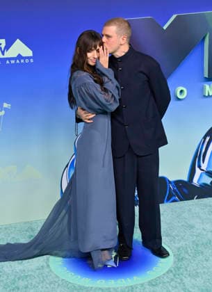 Zoë Bleu Sidel and Yung Lean arrive on the red carpet at the 2026 MTV Video Music Awards VMA s at the Peacock Theater in Los Angeles on Sunday, September 27, 2026.  LAP20260927531 JIMxRUYMEN