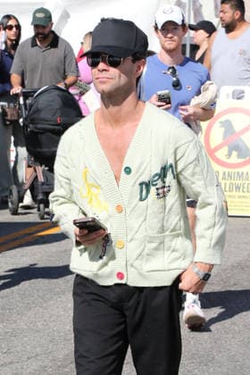 Celebrities spotted enjoying a leisurely Sunday at the local Farmers Market Featuring: Sasha Farber Where: Studio City, California, United States When: 27 Sep 2026 Credit: H2Y INSTARimages EDITORIAL USE ONLY. NOT FOR USE BY NEWSPAPERS BASED IN THE UK. Copyright: xx instar56065345