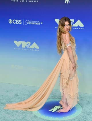 Slayyyter arrives on the red carpet at the 2026 MTV Video Music Awards VMA s at the Peacock Theater in Los Angeles on Sunday, September 27, 2026.  LAP20260927595 JIMxRUYMEN