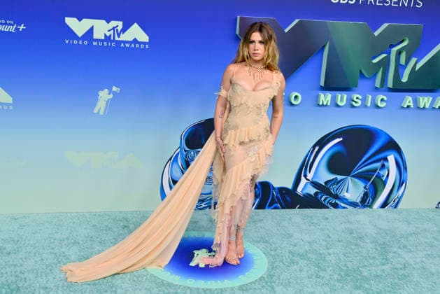 Slayyyter arrives on the red carpet at the 2026 MTV Video Music Awards VMA s at the Peacock Theater in Los Angeles on Sunday, September 27, 2026.  LAP20260927596 JIMxRUYMEN