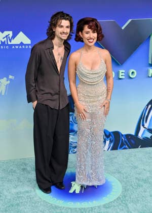 Mike Sabath and Raye arrive on the red carpet at the 2026 MTV Video Music Awards VMA s at the Peacock Theater in Los Angeles on Sunday, September 27, 2026.  LAP20260927599 JIMxRUYMEN