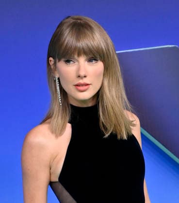 Taylor Swift arrives on the red carpet at the 2026 MTV Video Music Awards VMA s at the Peacock Theater in Los Angeles on Sunday, September 27, 2026.  LAP20260927561 JIMxRUYMEN