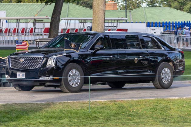 September 27, 2026, Medinah, Illinois, USA: U.S. President DONALD TRUMP arrives in the presidential state car, known as â€oeThe Beast,†for the closing ceremony of the 2026 Presidents Cup at Medinah Country Club in Medinah, Illinois, USA, on September 27, 2026. Medinah USA - ZUMAj302 20260927_znp_j302_049 Copyright: xBrettxJohnsenx
