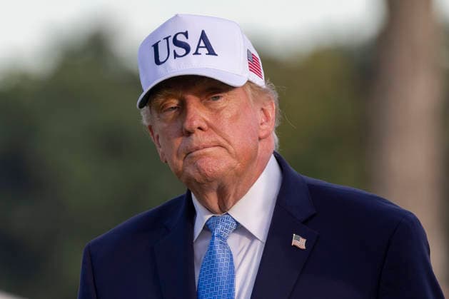 September 27, 2026, Medinah, Illinois, USA: U.S. President DONALD TRUMP waits for the U.S. and International teams during the closing ceremony of the 2026 Presidents Cup at Medinah Country Club in Medinah, Illinois, USA, on September 27, 2026. Medinah USA  - ZUMAj302 20260927_znp_j302_057 Copyright: xBrettxJohnsenx