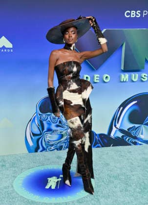 Madisin Rian arrives on the red carpet at the 2026 MTV Video Music Awards VMA s at the Peacock Theater in Los Angeles on Sunday, September 27, 2026.  LAP20260927601 JIMxRUYMEN