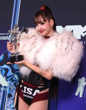 2026 MTV Video Music Awards (VMAs) - Press Room LISA, winner of the Best Pop award for Dream feat. Kentaro Sakaguchi, poses in the press room during the 2026 MTV Video Music Awards (VMAs) at Peacock Theater on September 27, 2026 in Los Angeles, California. Los Angeles Peacock Theater California United States Copyright: ximageSPACEx