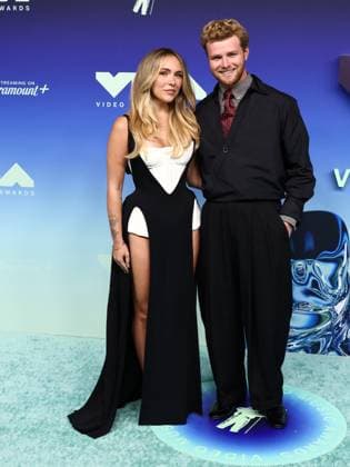 2026 MTV Video Music Awards Kouvr Annon and Alex Warren at the 2026 MTV Video Music Awards held at Peacock Theater at L.A. Live on September 27, 2026 in Los Angeles, California, United States. Los Angeles California United States Copyright: xXavierxCollin ImagexPressxAgencyx