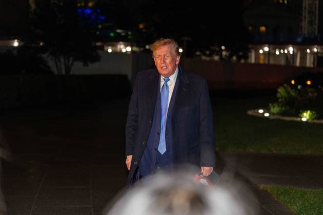 September 27, 2026, Washington, District Of Columbia, USA: President DONALD TRUMP speaks to the press as he arrives back to the White House on Marine One Washington USA  - ZUMAs365 20260927_znp_s365_015 Copyright: xJoeyxSussmanx
