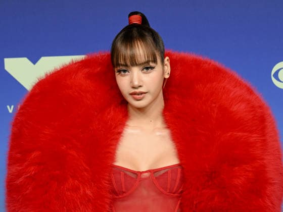 September 27, 2026, Los Angeles, California, USA: Thai rapper, singer, dancer, and actress LISA, 29, attends the 2026 MTV Video Music Awards Ã¢â‚¬oeVMAsÃ¢â‚¬Â teal carpet. Los Angeles USA  - ZUMAb173 20260927_aap_b173_026 Copyright: xBillyxBennightx