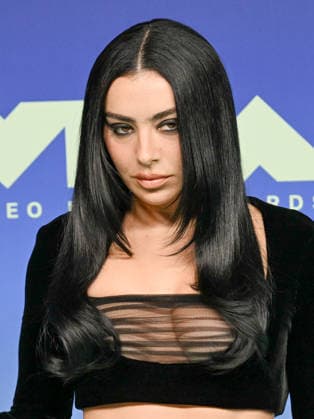 September 27, 2026, Los Angeles, California, USA: British singer, songwriter, and actress CHARLI XCX, aka, Charlotte Emma Aitchison, 34, attends the 2026 MTV Video Music Awards Ã¢â‚¬oeVMAsÃ¢â‚¬Â teal carpet. Los Angeles USA  - ZUMAb173 20260927_aap_b173_032 Copyright: xBillyxBennightx