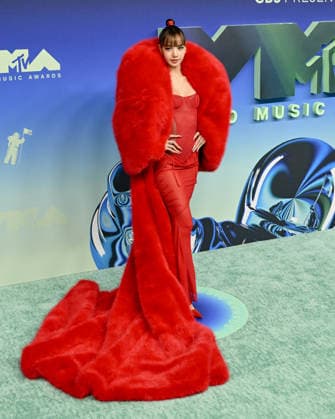 September 27, 2026, Los Angeles, California, USA: Thai rapper, singer, dancer, and actress LISA, 29, attends the 2026 MTV Video Music Awards Ã¢â‚¬oeVMAsÃ¢â‚¬Â teal carpet. Los Angeles USA  - ZUMAb173 20260927_aap_b173_043 Copyright: xBillyxBennightx