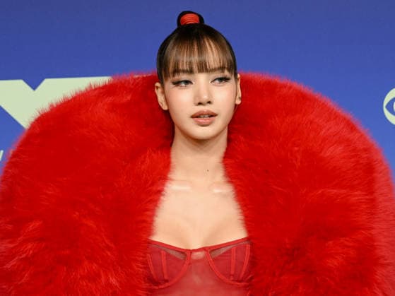 September 27, 2026, Los Angeles, California, USA: Thai rapper, singer, dancer, and actress LISA, 29, attends the 2026 MTV Video Music Awards Ã¢â‚¬oeVMAsÃ¢â‚¬Â teal carpet. Los Angeles USA  - ZUMAb173 20260927_aap_b173_059 Copyright: xBillyxBennightx