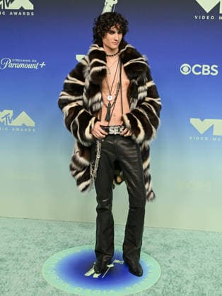 September 27, 2026, Los Angeles, California, USA: American singer-songwriter and musician SOMBR, aka, Shane Michael Boose, 30, attends the 2026 MTV Video Music Awards Ã¢â‚¬oeVMAsÃ¢â‚¬Â teal carpet. Los Angeles USA  - ZUMAb173 20260927_aap_b173_062 Copyright: xBillyxBennightx