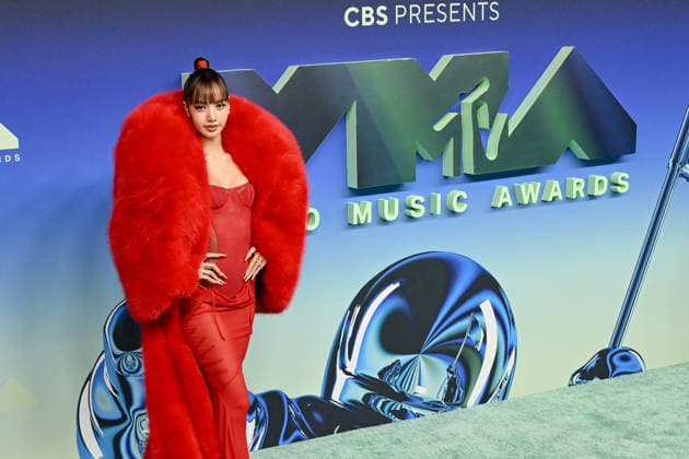 September 27, 2026, Los Angeles, California, USA: Thai rapper, singer, dancer, and actress LISA, 29, attends the 2026 MTV Video Music Awards Ã¢â‚¬oeVMAsÃ¢â‚¬Â teal carpet. Los Angeles USA  - ZUMAb173 20260927_aap_b173_066 Copyright: xBillyxBennightx