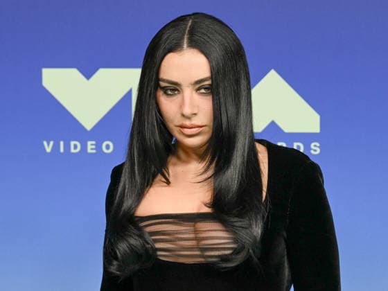September 27, 2026, Los Angeles, California, USA: British singer, songwriter, and actress CHARLI XCX, aka, Charlotte Emma Aitchison, 34, attends the 2026 MTV Video Music Awards â€oeVMAs†teal carpet. Los Angeles USA - ZUMAb173 20260927_aap_b173_070 Copyright: xBillyxBennightx