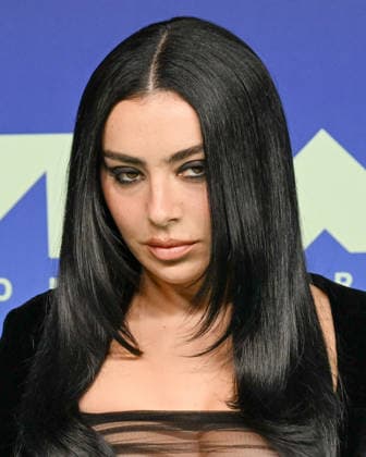 September 27, 2026, Los Angeles, California, USA: British singer, songwriter, and actress CHARLI XCX, aka, Charlotte Emma Aitchison, 34, attends the 2026 MTV Video Music Awards â€oeVMAs†teal carpet. Los Angeles USA - ZUMAb173 20260927_aap_b173_068 Copyright: xBillyxBennightx