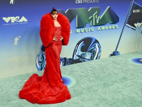September 27, 2026, Los Angeles, California, USA: Thai rapper, singer, dancer, and actress LISA, 29, attends the 2026 MTV Video Music Awards Ã¢â‚¬oeVMAsÃ¢â‚¬Â teal carpet. Los Angeles USA  - ZUMAb173 20260927_aap_b173_072 Copyright: xBillyxBennightx