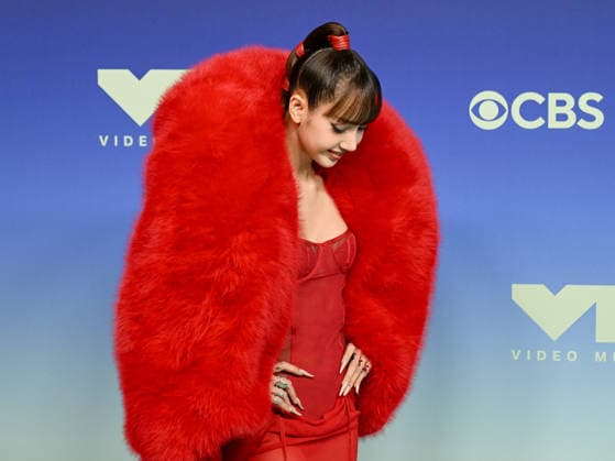 September 27, 2026, Los Angeles, California, USA: Thai rapper, singer, dancer, and actress LISA, 29, attends the 2026 MTV Video Music Awards Ã¢â‚¬oeVMAsÃ¢â‚¬Â teal carpet. Los Angeles USA  - ZUMAb173 20260927_aap_b173_077 Copyright: xBillyxBennightx