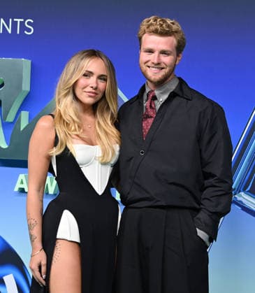 2026 MTV Video Music Awards Kouvr Annon and Alex Warren arriving at the 2026 MTV Video Music Awards held at the Peacock Theater on September 27, 2026 in Los Angeles, California. Los Angeles Peacock Theater California USA Copyright: xTammiexArroyo AFF-USA.comx