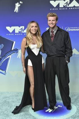 Kouvr Annon, Alex Warren at arrivals for The 2026 MTV VMAs (Video Music Awards) - Arrivals 1, JW Marriott Los Angeles L.A. LIVE, Los Angeles, CA, September 27, 2026. Photo By: Elizabeth Goodenough Everett Collection The 2026 MTV VMAs (Video Music Awards) - Arrivals 1 PUBLICATIONXNOTxINxCANxCHNxFRAxITAxJPNxNORxPOLxRUSxESPxUKxUSA