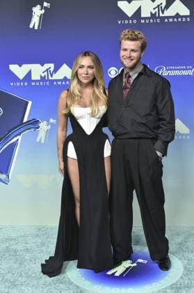 Kouvr Annon, Alex Warren at arrivals for The 2026 MTV VMAs (Video Music Awards) - Arrivals 1, JW Marriott Los Angeles L.A. LIVE, Los Angeles, CA, September 27, 2026. Photo By: Elizabeth Goodenough Everett Collection The 2026 MTV VMAs (Video Music Awards) - Arrivals 1 PUBLICATIONXNOTxINxCANxCHNxFRAxITAxJPNxNORxPOLxRUSxESPxUKxUSA