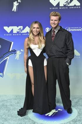 Kouvr Annon, Alex Warren at arrivals for The 2026 MTV VMAs (Video Music Awards) - Arrivals 1, JW Marriott Los Angeles L.A. LIVE, Los Angeles, CA, September 27, 2026. Photo By: Elizabeth Goodenough Everett Collection The 2026 MTV VMAs (Video Music Awards) - Arrivals 1 PUBLICATIONXNOTxINxCANxCHNxFRAxITAxJPNxNORxPOLxRUSxESPxUKxUSA