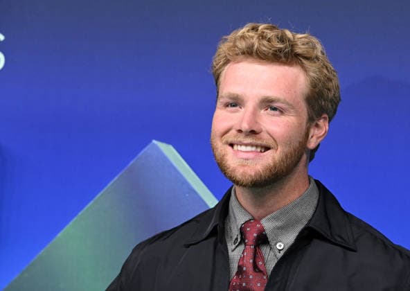2026 MTV Video Music Awards Alex Warren arriving at the 2026 MTV Video Music Awards held at the Peacock Theater on September 27, 2026 in Los Angeles, California. Los Angeles Peacock Theater California USA Copyright: xTammiexArroyo AFF-USA.comx