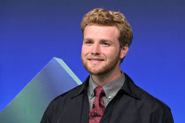 2026 MTV Video Music Awards Alex Warren arriving at the 2026 MTV Video Music Awards held at the Peacock Theater on September 27, 2026 in Los Angeles, California. Los Angeles Peacock Theater California USA Copyright: xTammiexArroyo AFF-USA.comx