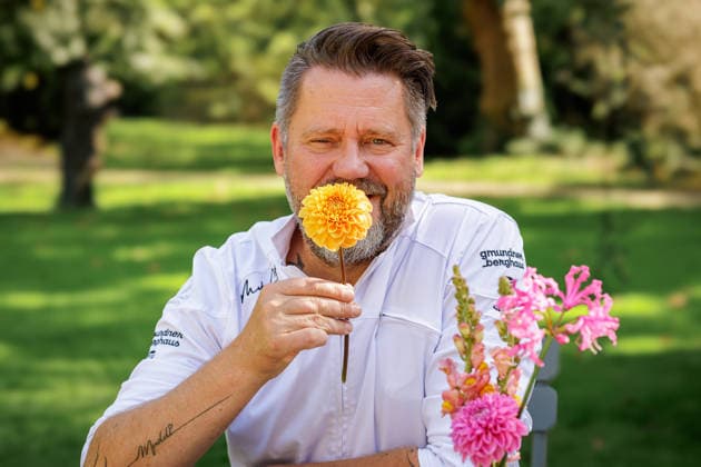 September 27, 2026, Düsseldorf: Mike Süsser at the Lido Malkasten on the sidelines of an event organized by Chefs in Town Düsseldorf Lido at the Malkasten, Jacobistraße, North Rhine-Westphalia, Germany