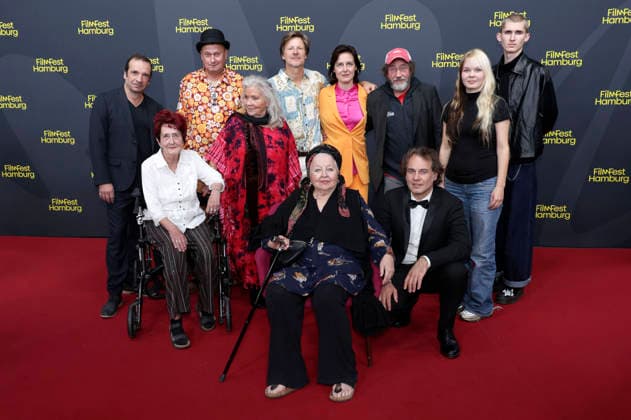 Hanna Schygulla and Tilman König with Thorsten Merten, Carla von Bodelschwingh, Dorothea Arnold, Eduard Burza, André Kauper, Maximilian Herold, Gabriele Fäller, and Ralph Hönicke at the premiere of the feature film *Der große Zusammenbruch* at the 34th Filmfest Hamburg 2026 at Cinemaxx Dammtor in Hamburg, September 27, 2026 Foto:xgbrcix xFuturexImagex zusammenbruch_6901