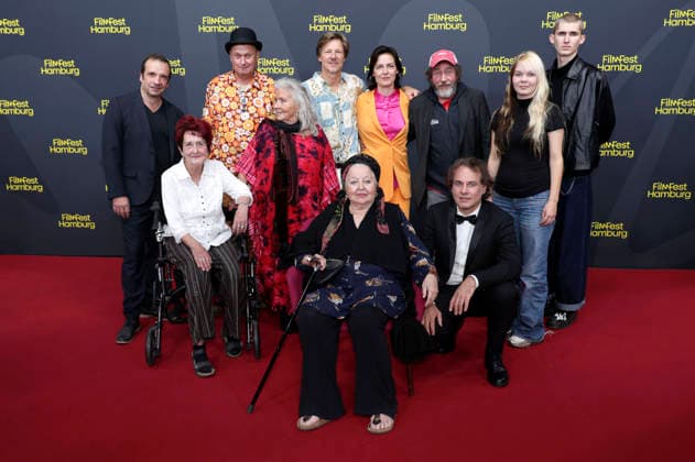 Hanna Schygulla and Tilman König with Thorsten Merten, Carla von Bodelschwingh, Dorothea Arnold, Eduard Burza, André Kauper, Maximilian Herold, Gabriele Fäller, and Ralph Hönicke at the premiere of the feature film *Der große Zusammenbruch* at the 34th Filmfest Hamburg 2026 at Cinemaxx Dammtor in Hamburg, September 27, 2026 Foto:xgbrcix xFuturexImagex zusammenbruch_6902