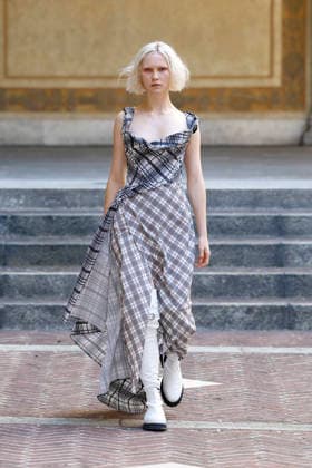 Marques Almeida Spring Summer 2027 Ready-to-Wear Collection fashion show at Milan Fashion Week (MLFW) on September 27, 2026 Marquess Almeida Spring Summer 2027 Ready-to-Wear Collection fashion show at Milan Fashion Week (MLFW) on September 27, 2026 Milan, Italy  Copyright: xAgencex xBestimagexAgencex xBestimagex