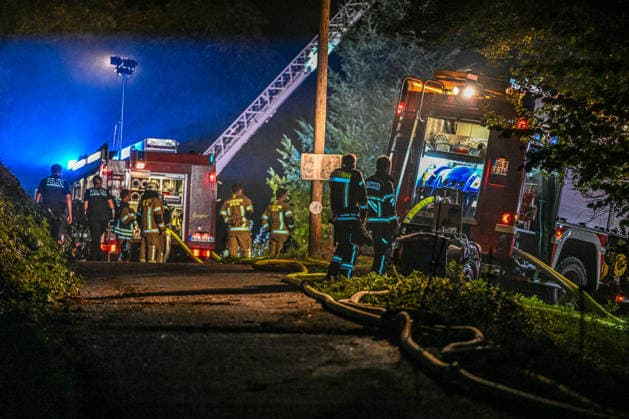 Farmhouse Ablaze; Major Firefighting Operation in the Ortenau District Late d, Emergency responders battled a major fire in Gutach on the Black Forest Railway in the Ortenau district Copyright: x xonw-imagesx x-x