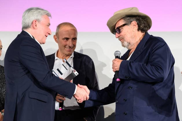 September 27, 2026, Lucca, Lucca, Italy: Julian Schnabel, American director and painter, receives the Lifetime Achievement Award at the Lucca Film Festival from Massimo Marsili, president of the Lucca Savings Bank Foundation, Lucca, 27 09 2026 Lucca Italy  - ZUMAa289 20260927_zia_a289_029 Copyright: xStefanoxDallexLuchex xAgfx