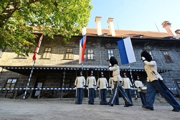 To mark the Czech Statehood Day and the St. Wenceslas city festivities, the Schwarzenberg Guards (Schwarzenberg Grenadier Guard) raised their flags in front of the guardhouse in the second castle courtyard in Cesky Krumlov, Czech Republic, on September 28, 2026. (CTKxPhoto VaclavxPancer) CTKPhotoP2026092802484  CTKPhotoP2026092802484