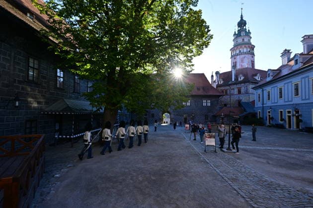 To mark the Czech Statehood Day and the St. Wenceslas city festivities, the Schwarzenberg Guards (Schwarzenberg Grenadier Guard) raised their flags in front of the guardhouse in the second castle courtyard in Cesky Krumlov, Czech Republic, on September 28, 2026. (CTKxPhoto VaclavxPancer) CTKPhotoP2026092802496  CTKPhotoP2026092802496