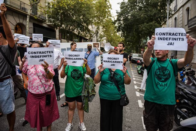 Housing unions block off various streets in Barcelona, calling for the Maricarmen Decree. Dozens of people gathered on September 28, 2026, in Barcelona, Catalonia, Spain Housing unions have blocked off various streets in Barcelona, calling for the Maricarmen decree following the eviction of an 87-year-old woman from Madrid in the Retiro neighborhood of the Spanish capital. A procession of people marched down Còrsega Street and Pau Claris Street until reaching Diagonal, where the Tenants’ Union has planned a surprise action at the Diagonal Metro station. SEPTEMBER 28, 2026 Barcelona, Catalonia Barcelona, Catalonia, Spain Copyright: xAlbertoxParedesx 7804894