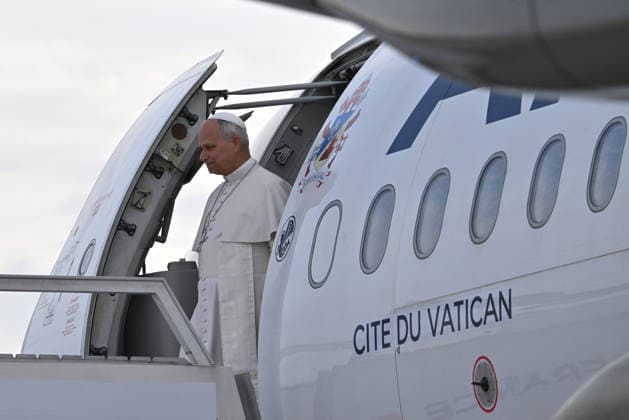 POPE LEO XIV ARRIVES AT METZ-NANCY AIRPORT France, Metz, Vatican, 2026 9 28 Arrival of Pope Leo XIV at Metz-Nancy-Lorraine International Airport. EDITORIAL USE ONLY - NO BOOKS Copyright: xALESSIAxGIULIANI xCatholicxPressxPhotox