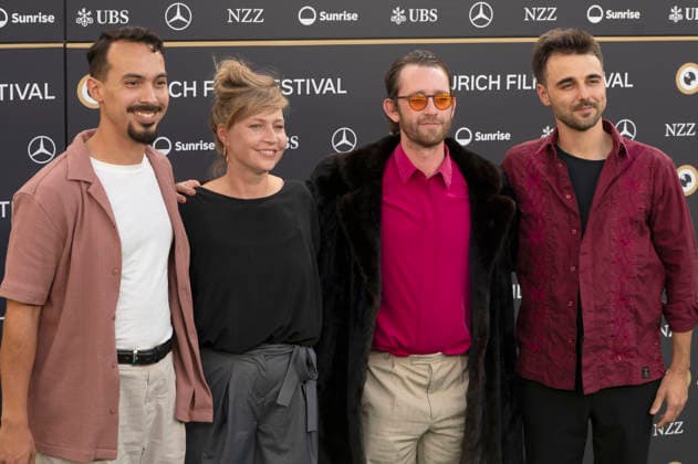 Simon David and his team at the premiere of the documentary *Vieille peau Schreckschraube* at the 22nd Zurich Film Festival at Corso Zurich, September 27, 2026 Foto:xA.xRaemyx xFuturexImagex peau_6901