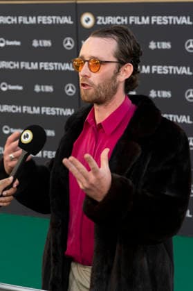 Simon David at the premiere of the documentary *Vieille peau Schreckschraube* at the 22nd Zurich Film Festival at Corso Zurich, September 27, 2026 Foto:xA.xRaemyx xFuturexImagex peau_6905
