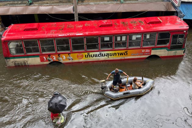 September 28, 2026, Bangkok, Bangkok, Thailand: People were wading through water next to a stranded bus in Bangkapi, one of the most flooded areas in Bangkok since an active low-pressure system and monsoon have dumped nearly 300 millimetres (11.8 inches) of rain since the afternoon of September 24. Bangkok authorities have officially declared all 50 districts of the Thai capital as flood disaster areas following four straight days of severe rainfall. Bangkok Thailand  - ZUMAw151 20260928_zip_w151_009 Copyright: xPatrickxChengzhixWangx