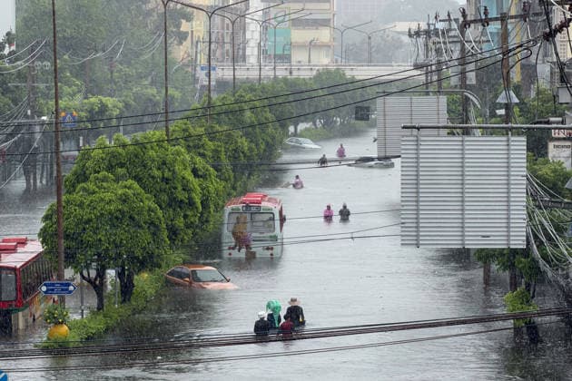 September 28, 2026, Bangkok, Bangkok, Thailand: People were wading through water in heavy rain on Nawamin Road, Bangkapi, one of the most flooded areas in Bangkok since an active low-pressure system and monsoon have dumped nearly 300 millimetres (11.8 inches) of rain since the afternoon of September 24. Bangkok authorities have officially declared all 50 districts of the Thai capital as flood disaster areas following four straight days of severe rainfall. Bangkok Thailand  - ZUMAw151 20260928_zip_w151_023 Copyright: xPatrickxChengzhixWangx